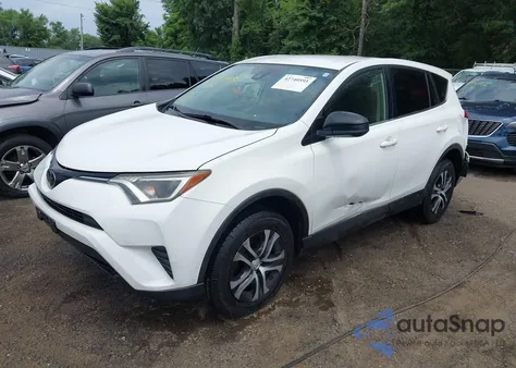 2018 Toyota Rav4 Le z USA, uszkodzony, nr VIN JTMZFREV8JJ167247